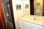 Mammoth Lakes Condo Rental Sunrise 14 Bath with a Shower-Tub 